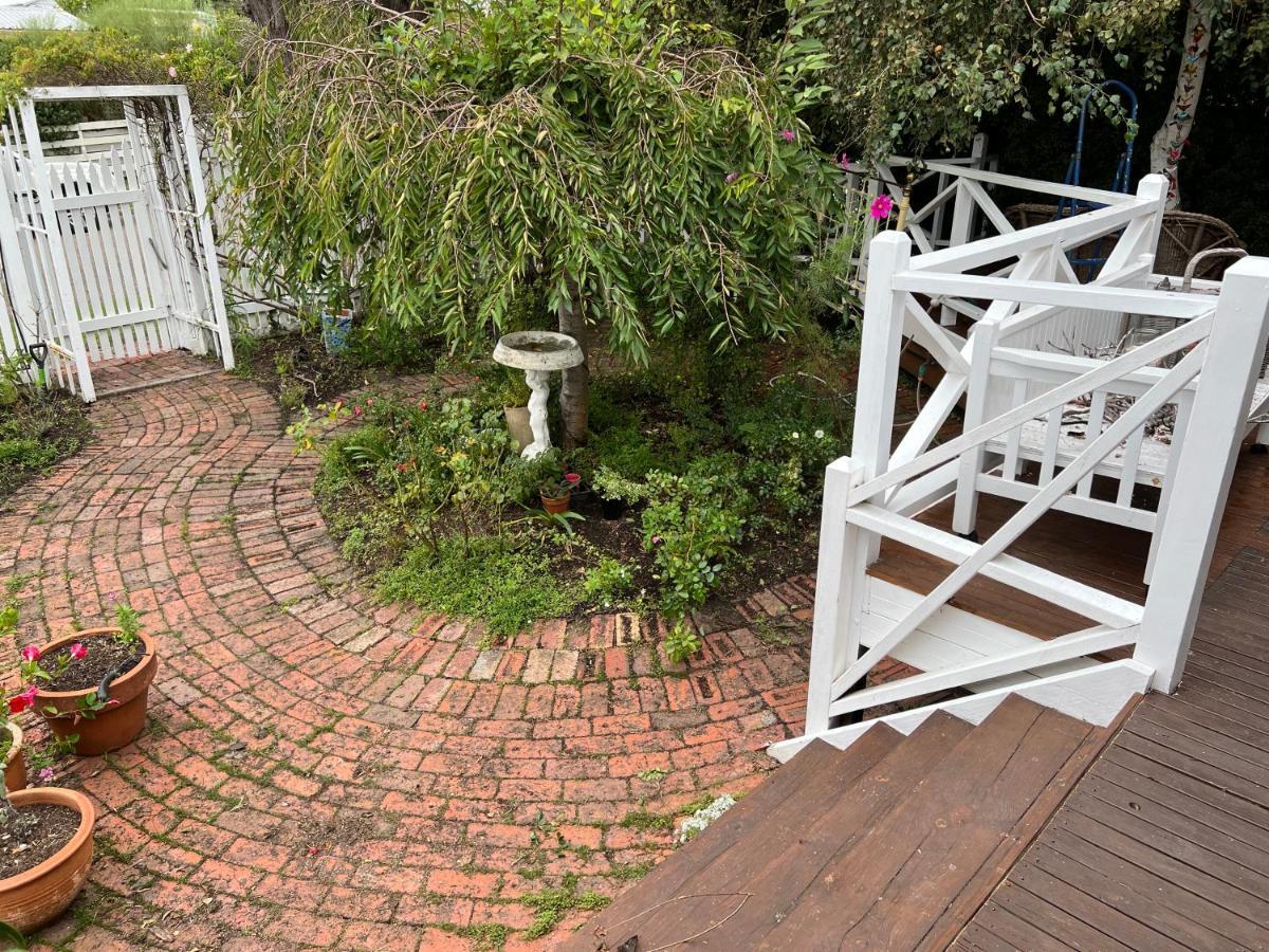 Ivy May Cottage Lakes Entrance Exterior photo