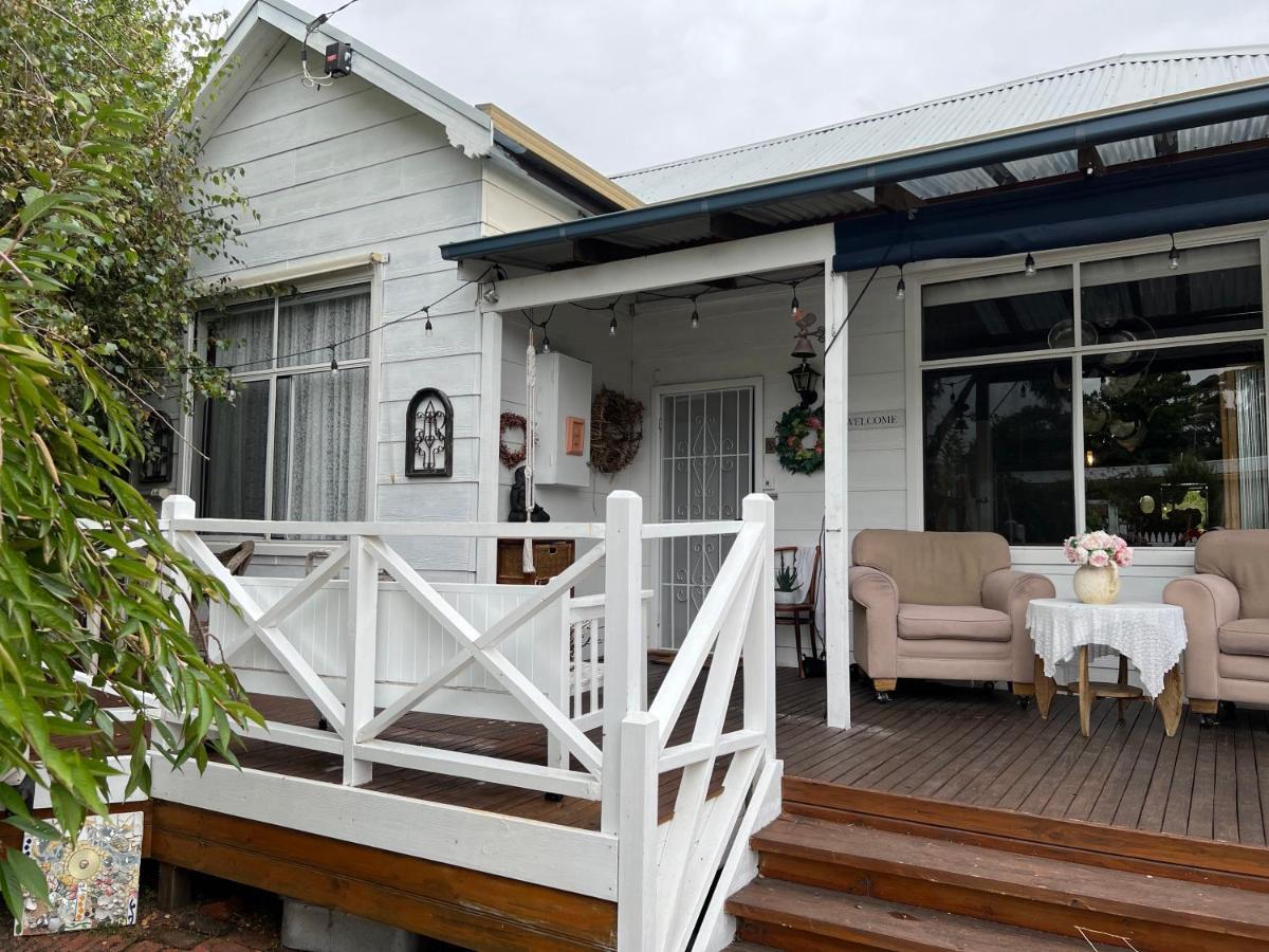 Ivy May Cottage Lakes Entrance Exterior photo