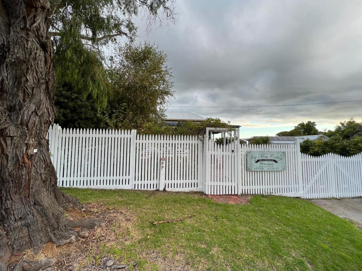 Ivy May Cottage Lakes Entrance Exterior photo