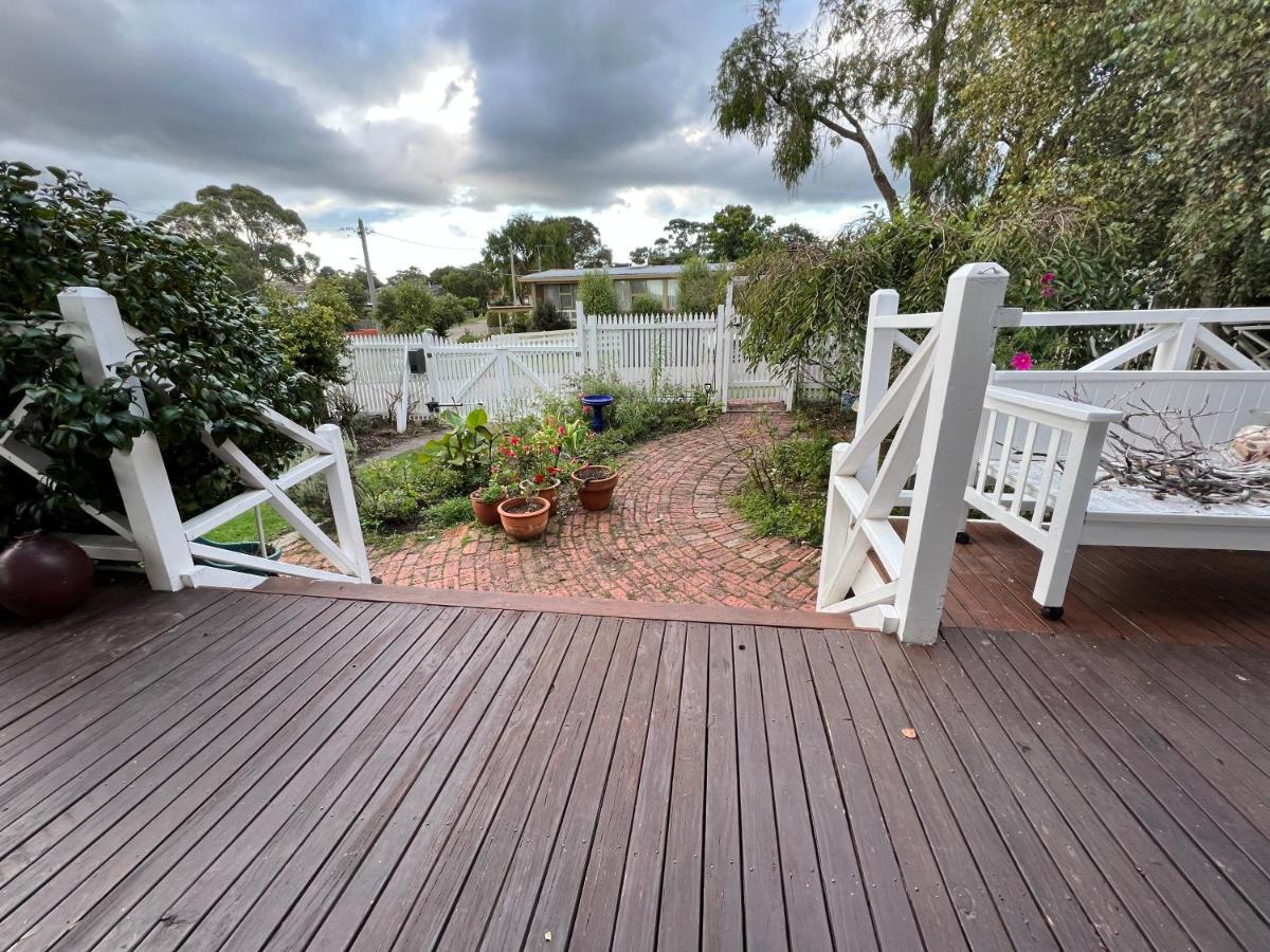 Ivy May Cottage Lakes Entrance Exterior photo